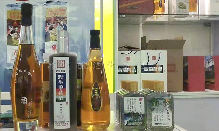 80后夫妇用制酒设备走古法酿酒之路，将小生意做成大事业！3